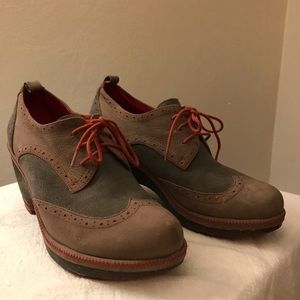 Jambu grey and red wing tip suede shoe with heel. Size 9.5.